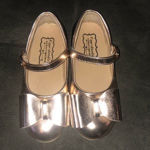 Brown/gold metallic bow shoes